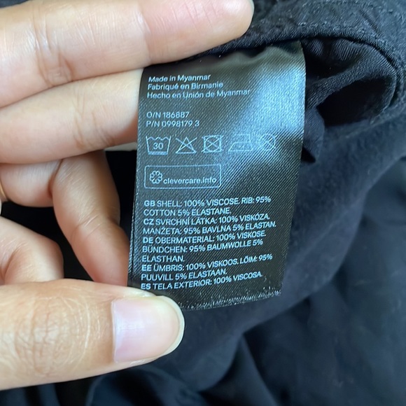 H&M Maternity pants (Mama Airy Pants) - Picture 9 of 10